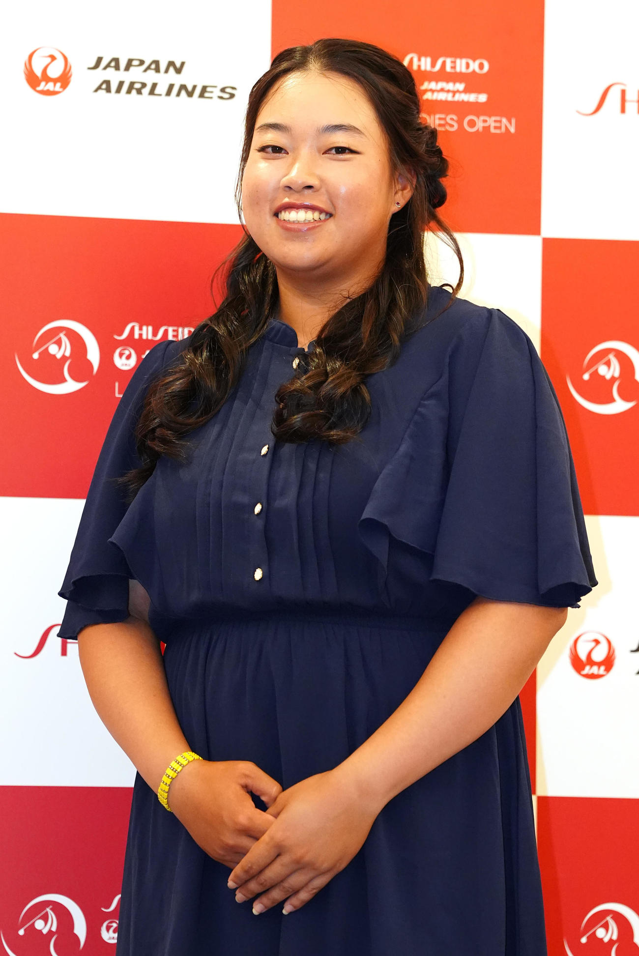 資生堂・JALレディースの前夜祭でドレスアップ撮影に臨む入谷（撮影・江口和貴）