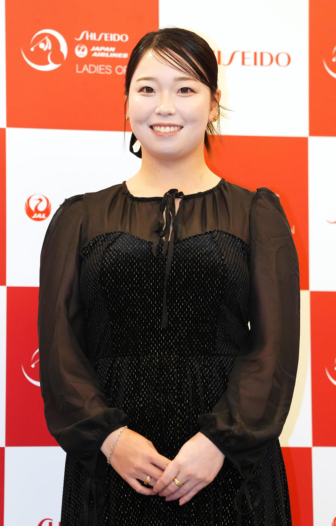 資生堂・JALレディースの前夜祭でドレスアップ撮影に臨む後藤（撮影・江口和貴）