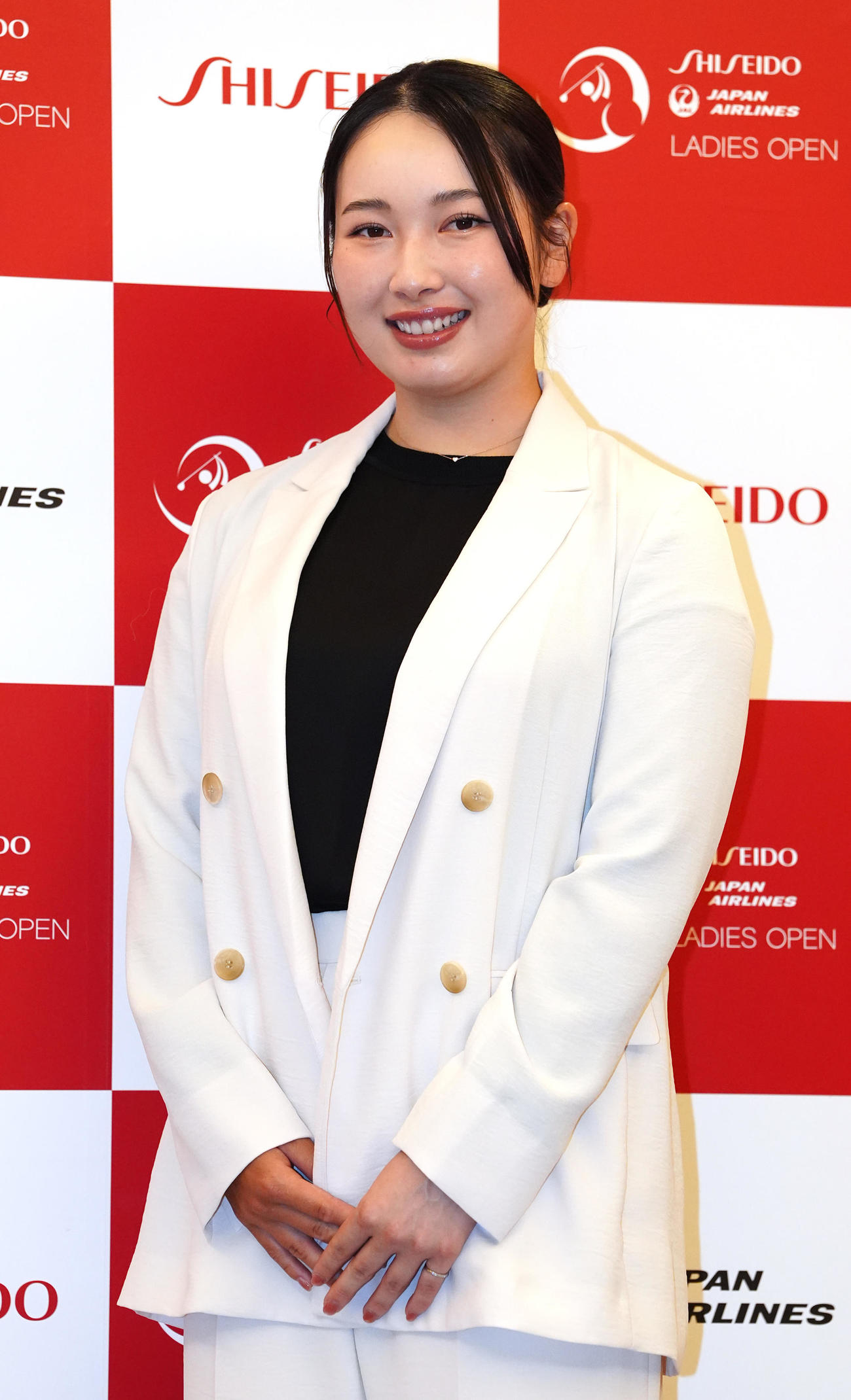 資生堂・JALレディースの前夜祭でドレスアップ撮影に臨む小祝（撮影・江口和貴）