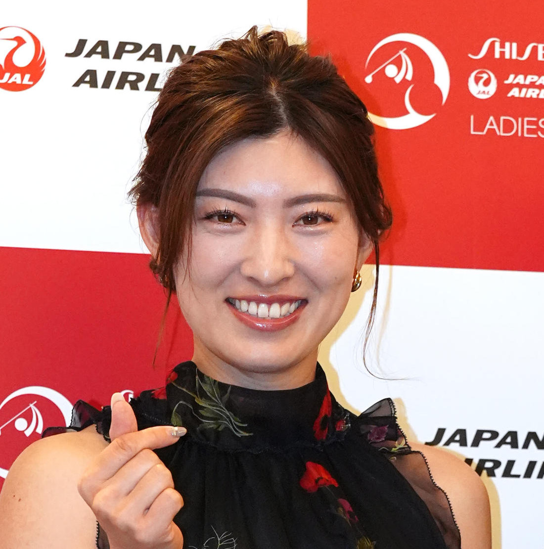 資生堂・JALレディースの前夜祭でドレスアップ撮影に臨む植手桃子（2025年7月1日撮影）