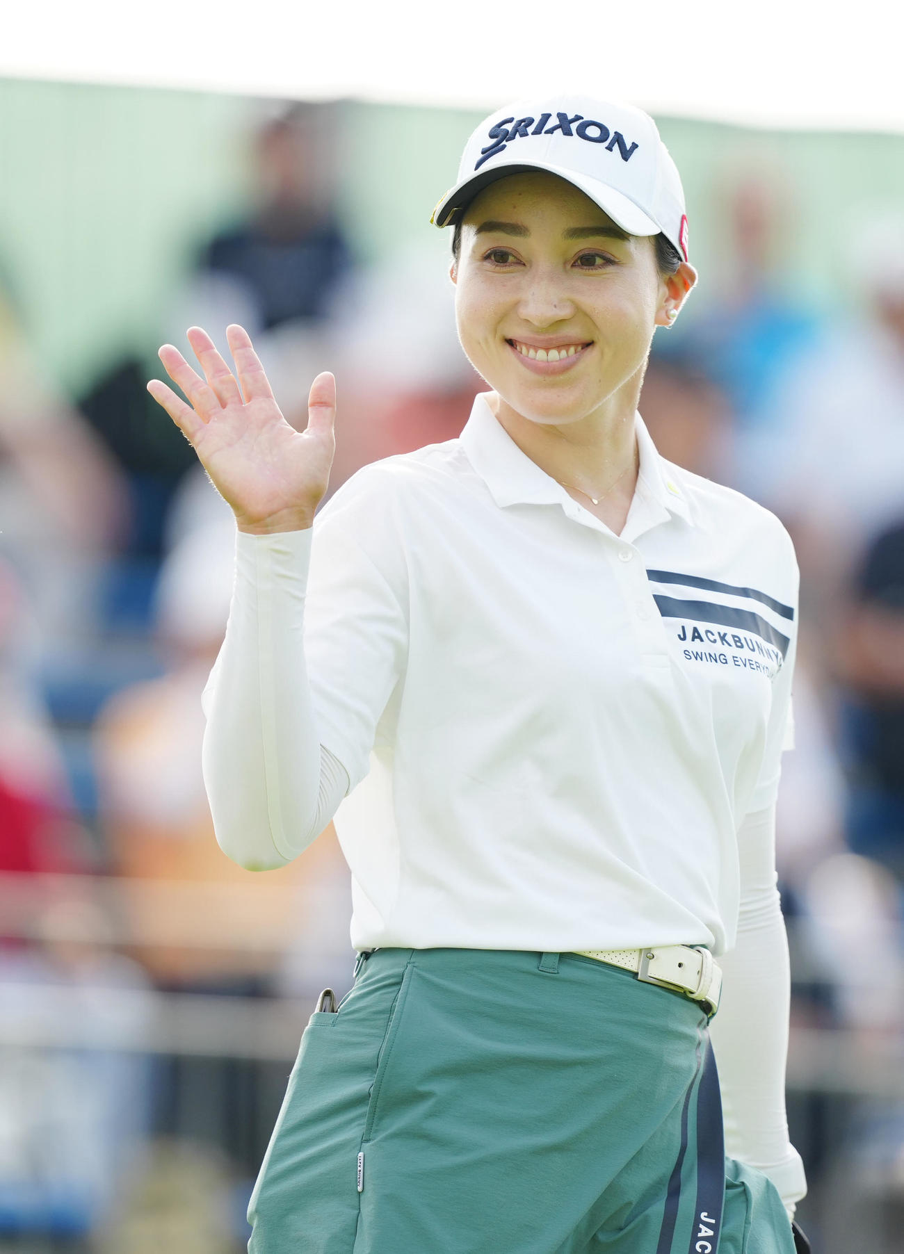 10番で手を振る村田（撮影・江口和貴）