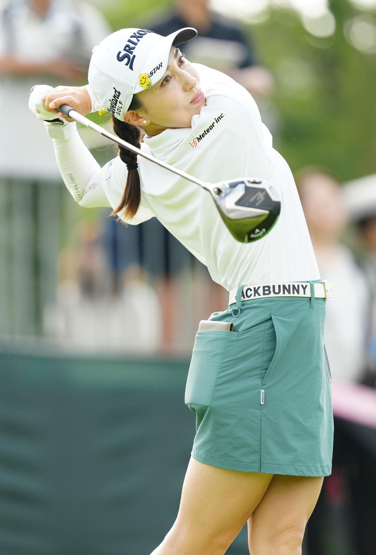 10番、ティーショットを放つ村田（撮影・江口和貴）