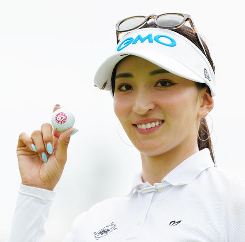 10番、パーセーブでボールを見せる脇元（撮影・江口和貴）