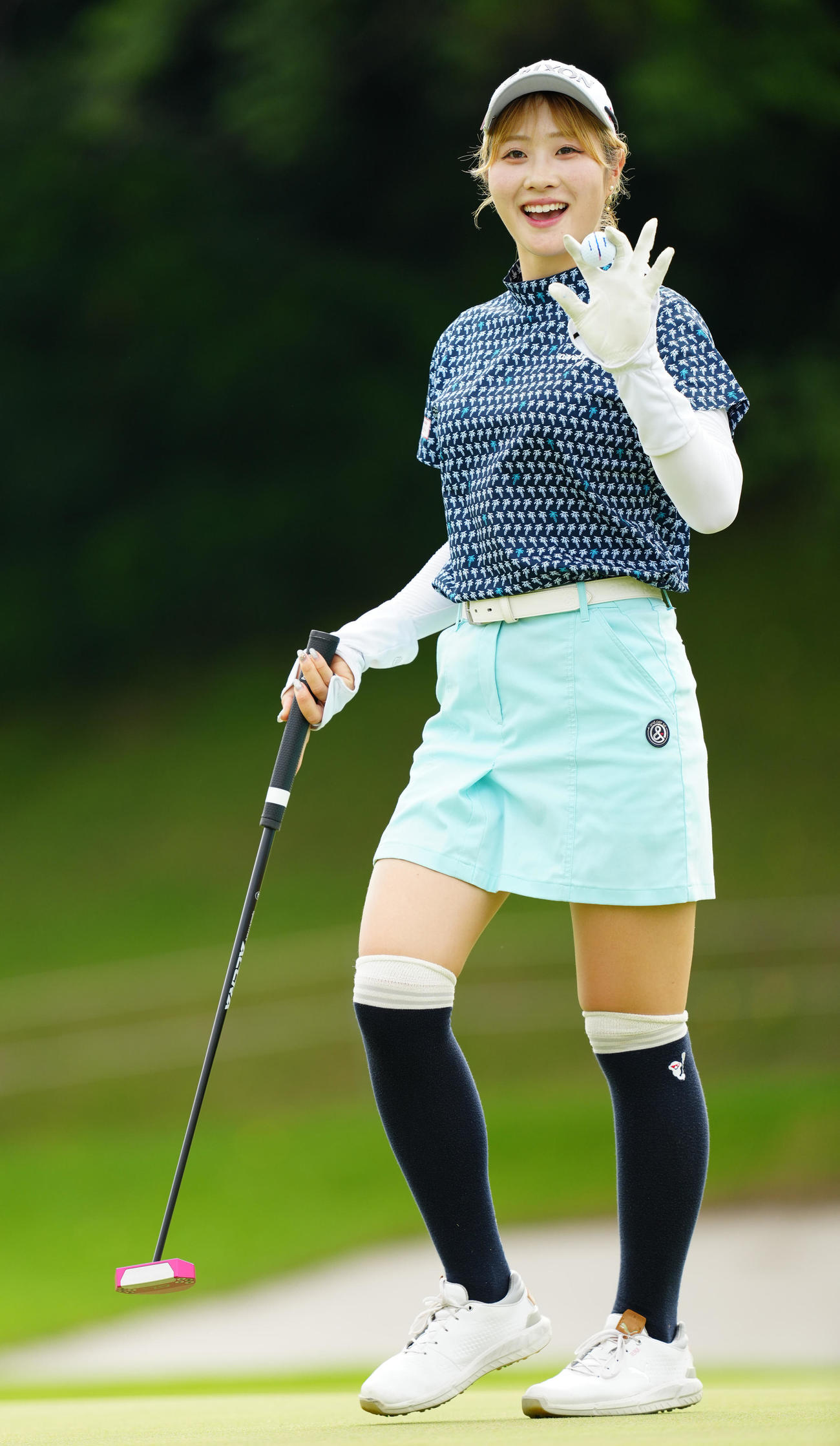 10番、笑顔を見せる都（撮影・江口和貴）