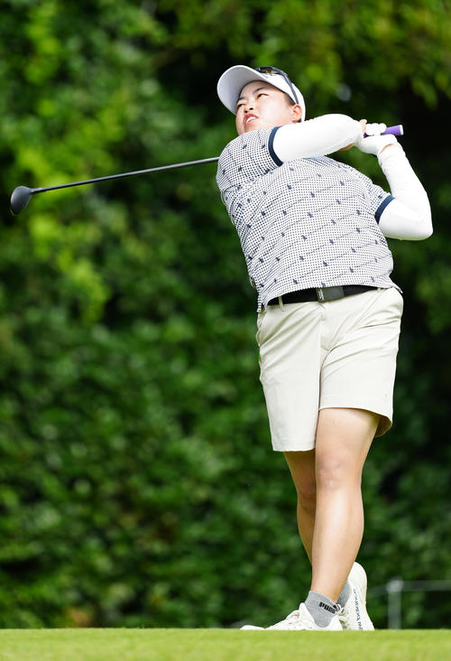 11番、ティーショットを放つ入谷（撮影・江口和貴）