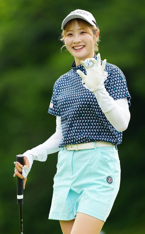 10番、笑顔を見せる都（撮影・江口和貴）