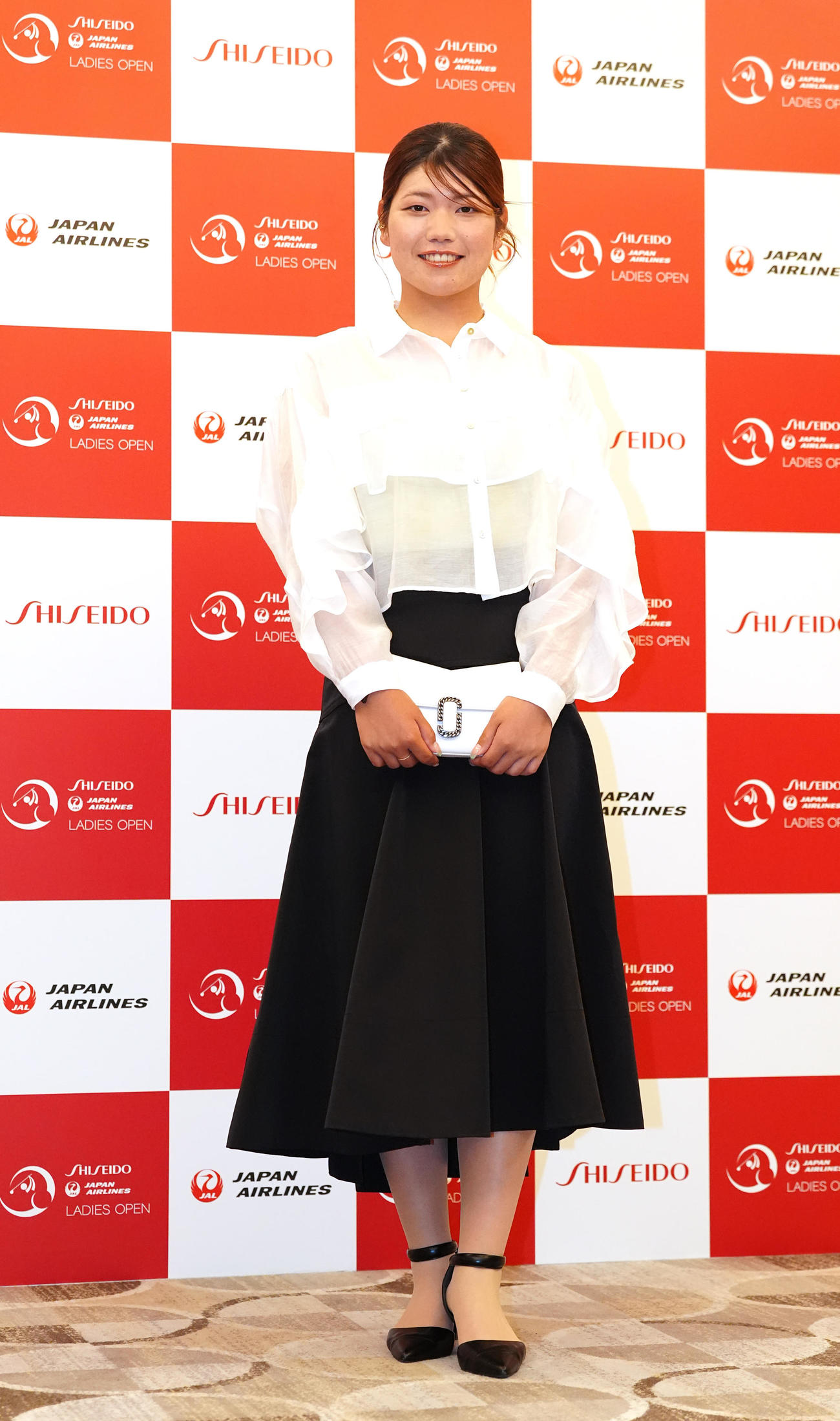 資生堂・JALレディースの前夜祭でドレスアップ撮影に臨む桜井（2025年7月1日撮影）
