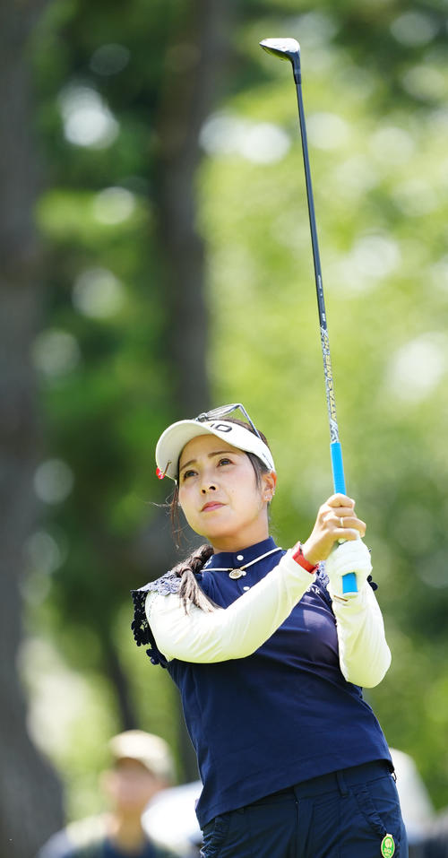 8番、ティーショットを放つ青木（撮影・江口和貴）