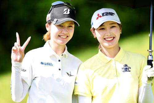 2番で笑顔を見せる与語（左）と吉沢（撮影・江口和貴）