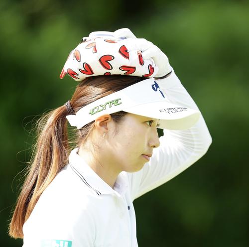 2番、氷のうを頭に乗せる六車（撮影・江口和貴）