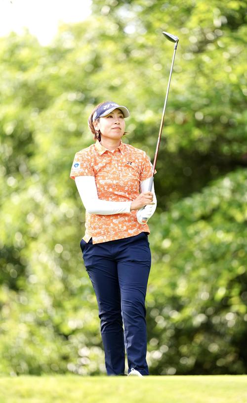 2番、ティーショットを放った若林（撮影・江口和貴）