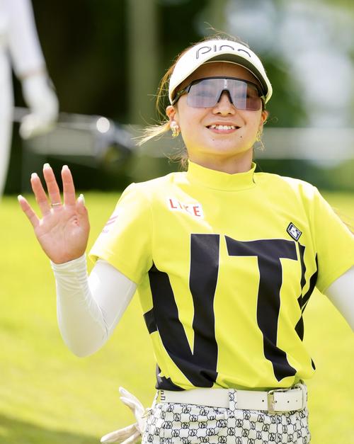 2番、手を振る藤田（撮影・江口和貴）