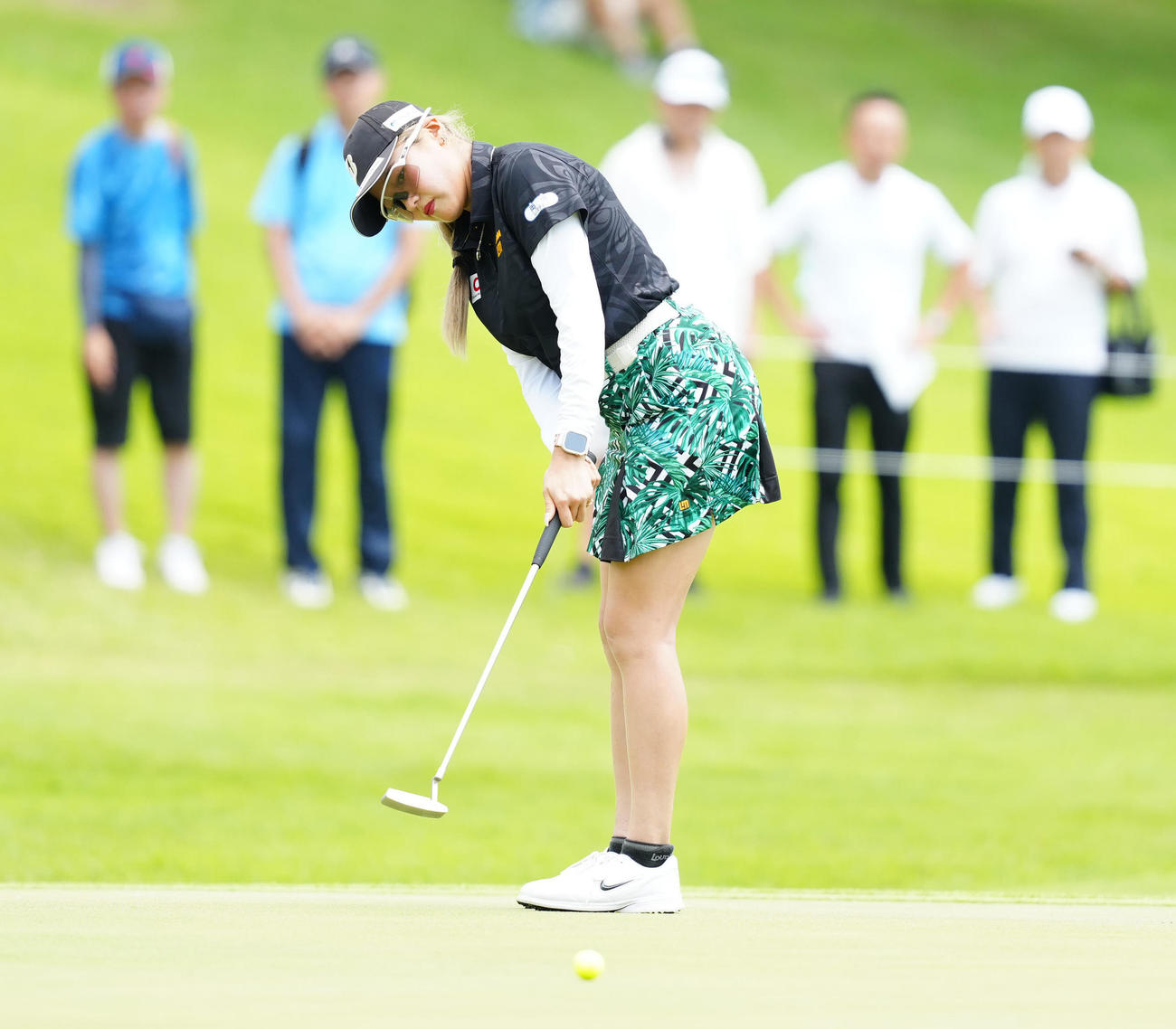 1番、パットを放つ桑木（撮影・江口和貴）