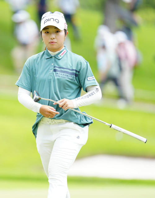 1番、バーディーパットを決めた佐久間（撮影・江口和貴）