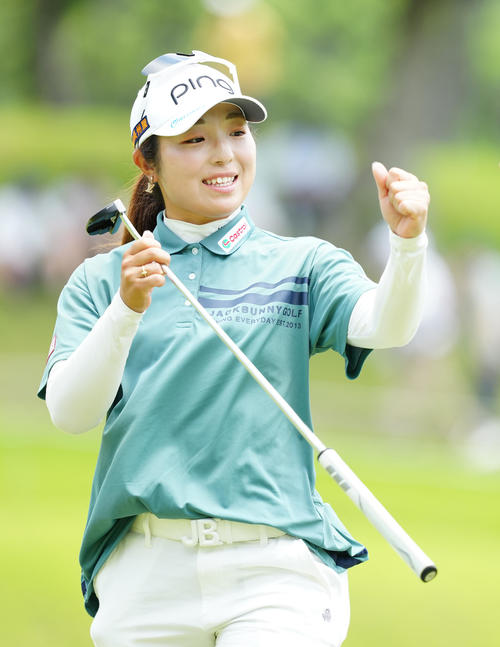 1番、バーディーパットを決めた佐久間（撮影・江口和貴）