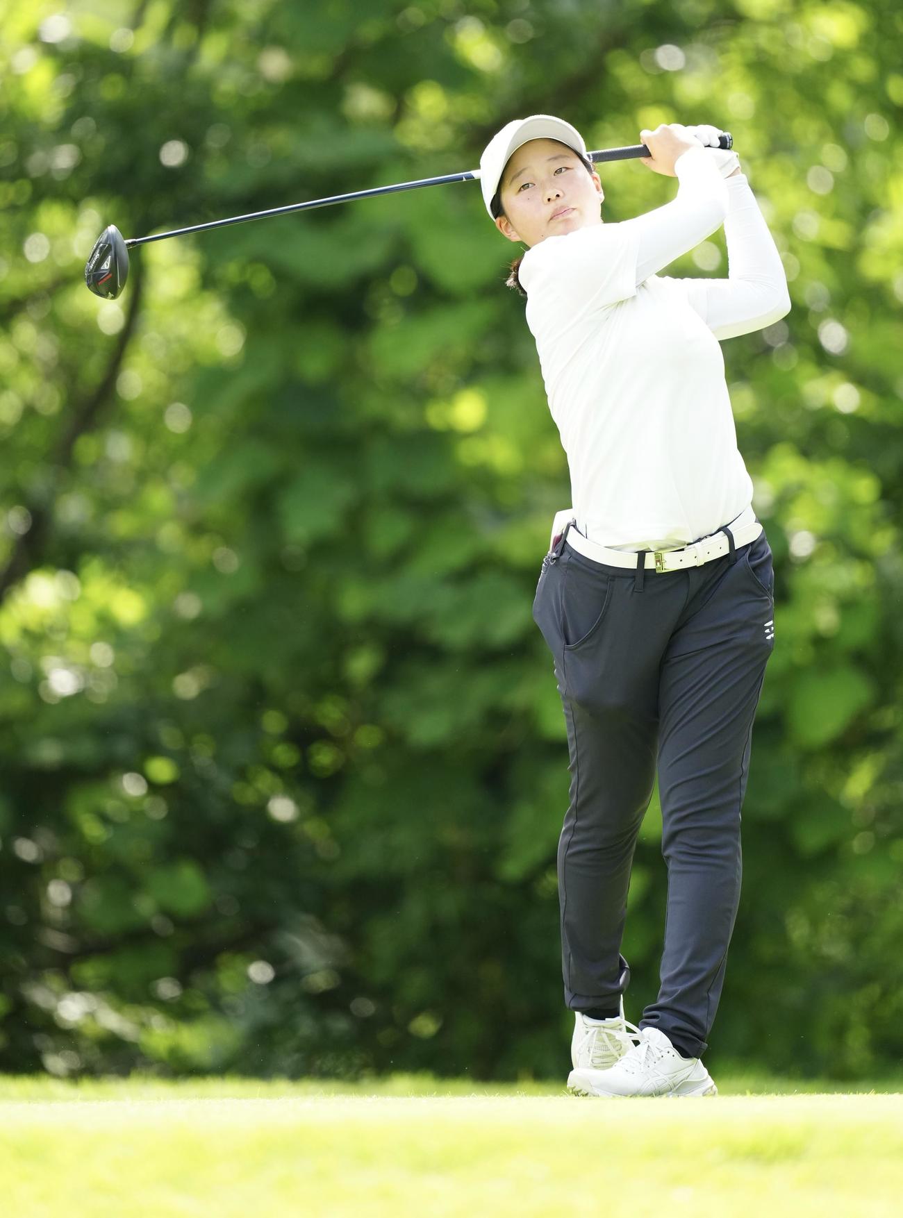 2番、ティーショットを放つアマチュアの広吉（撮影・江口和貴）