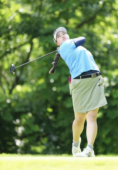 2番、ティーショットを放つ入谷（撮影・江口和貴）