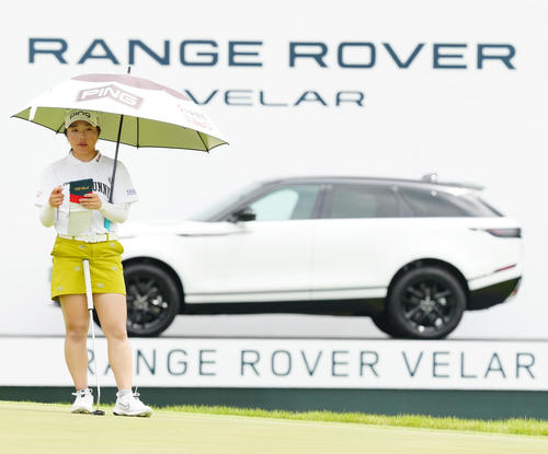 18番に臨む佐久間（撮影・江口和貴）