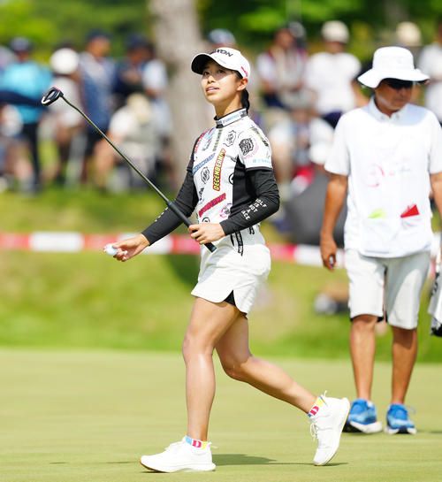 18番、ホールアウトした吉本こ（撮影・江口和貴）