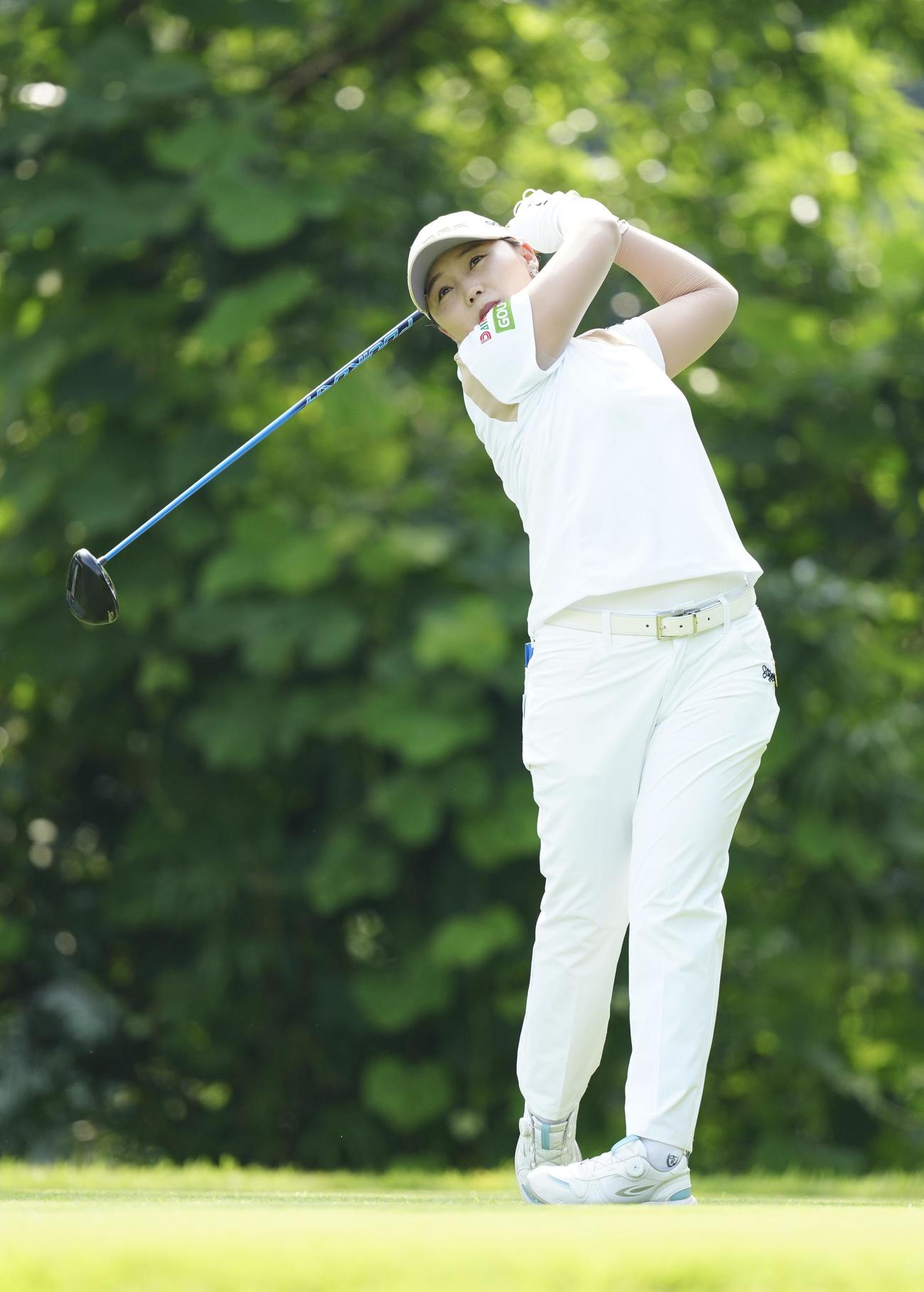 2番、ティーショットを放つイ・ナリ（撮影・江口和貴）