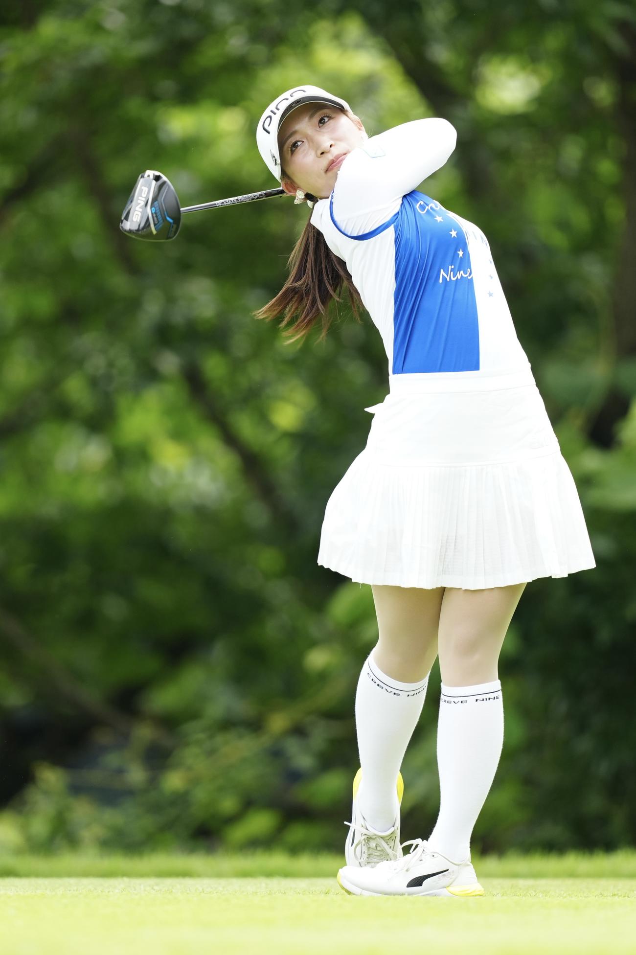 2番、ティーショットを放つ大出（撮影・江口和貴）