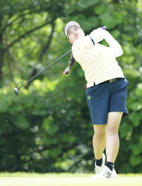 2番、ティーショットを放つ入谷（撮影・江口和貴）