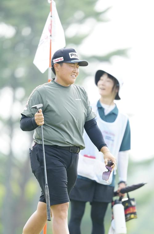 18番、7アンダーでホールアウトした工藤遥（撮影・江口和貴）