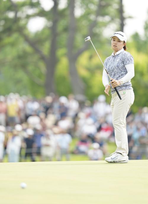 18番、バーディーパットを決めきれなかった永峰（撮影・江口和貴）