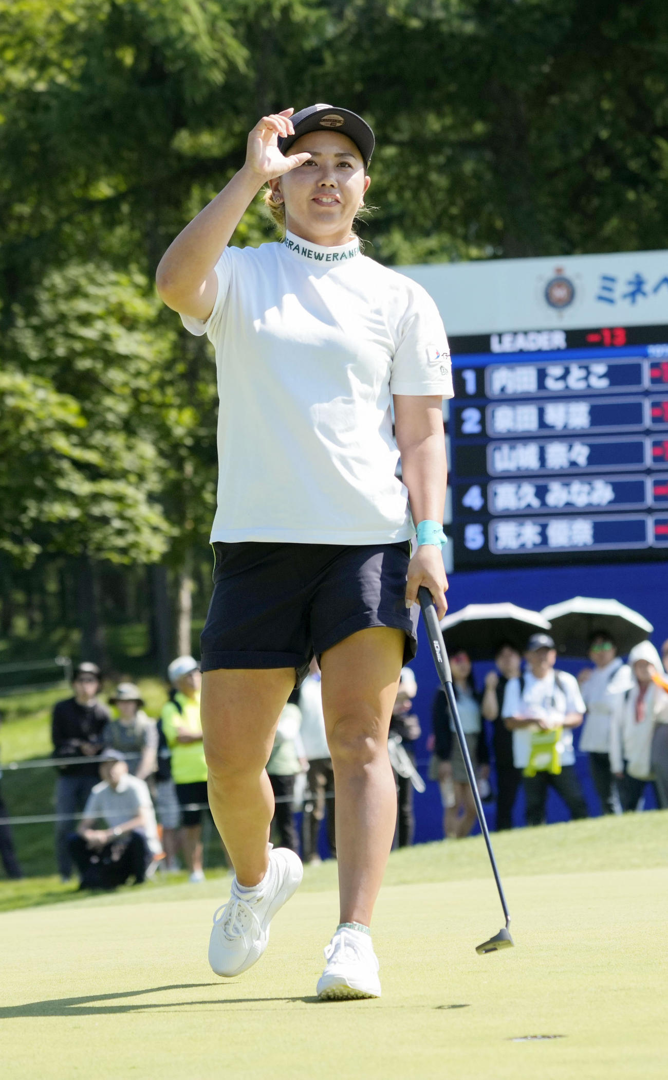 第3日、18番でバーディーを奪った山城奈々。通算11アンダーで2位＝真駒内CC（共同）