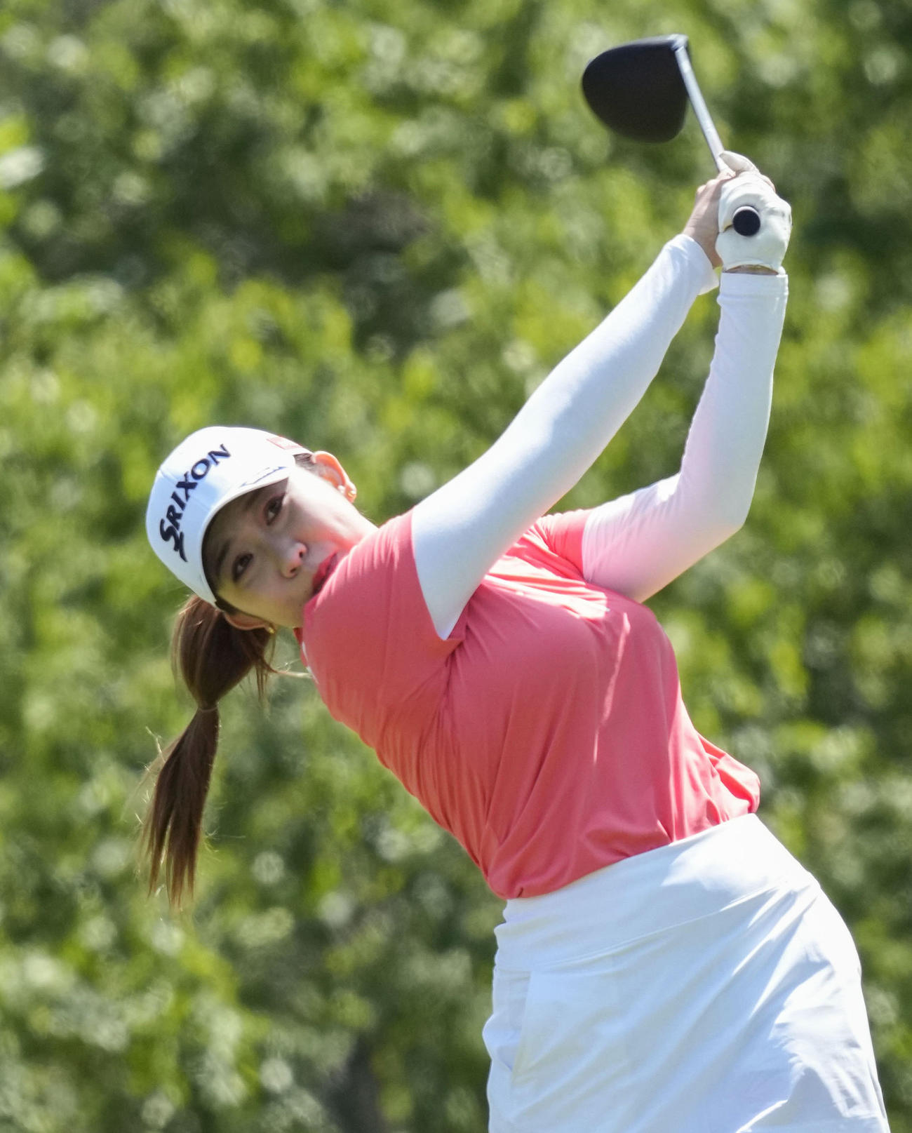 最終日、通算16アンダーで優勝した内田ことこ(共同)