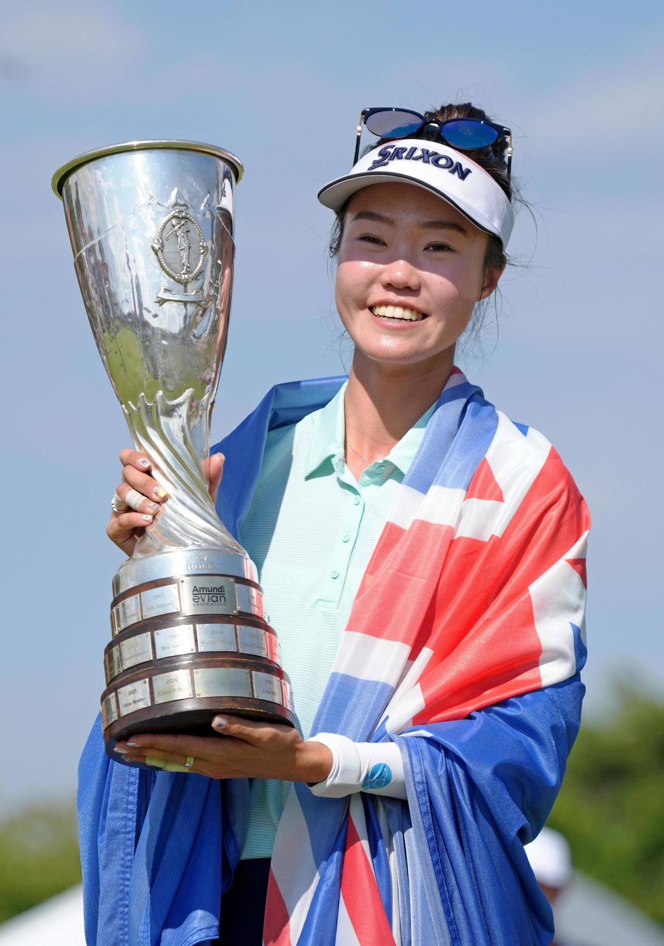 プレーオフを制してメジャー初優勝を果たし、笑顔を見せるグレース・キム（共同）