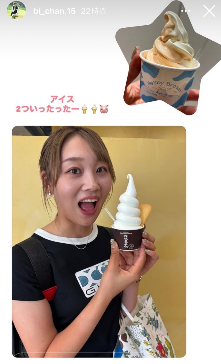 ソフトクリームを手にしながら笑顔を見せる手束雅（インスタグラムから）