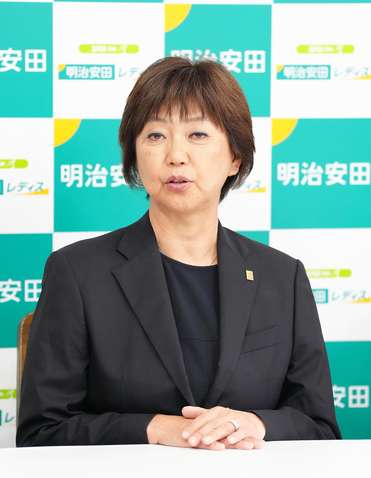3日間、無観客での開催が決定し、会見に臨む日本女子プロゴルフ協会の小林会長（撮影・足立雅史）