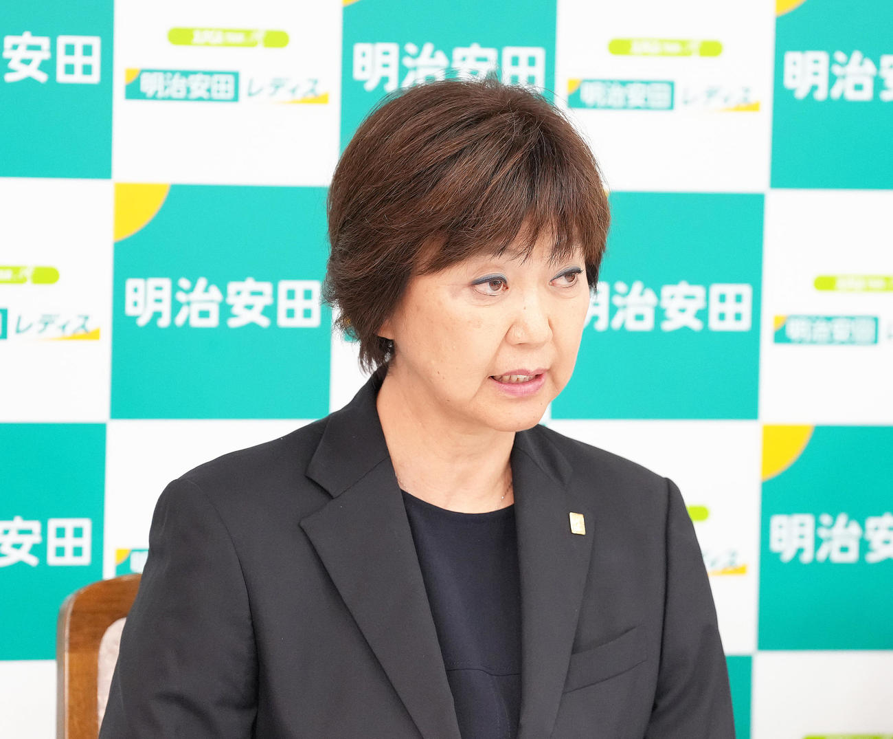 3日間、無観客での開催が決定し、会見に臨む日本女子プロゴルフ協会の小林会長（撮影・足立雅史）
