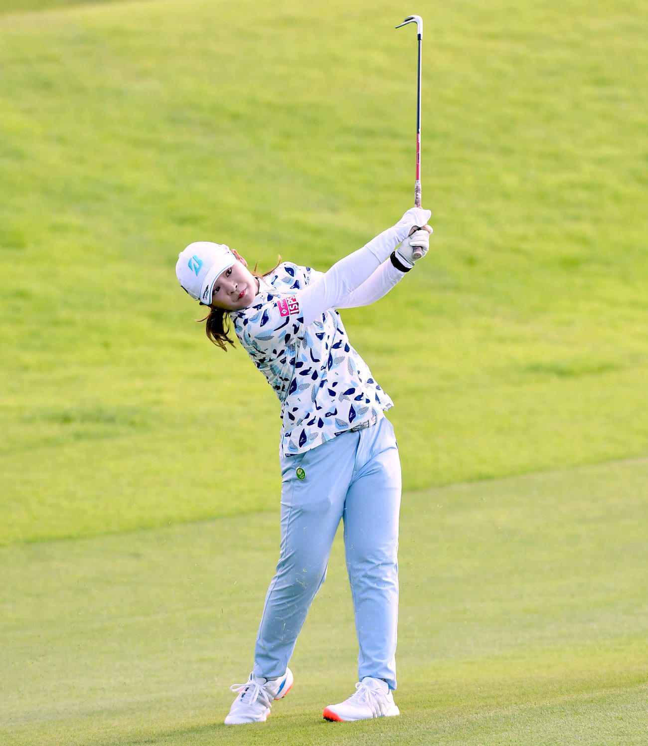 9番、第2打を放つ古家翔香（撮影・岩下翔太）