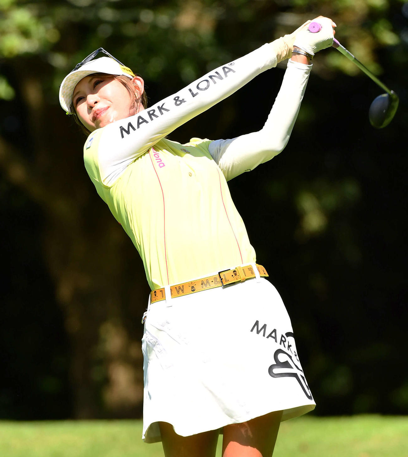 12番、ティーショットを放つ金田久美子（撮影・岩下翔太）