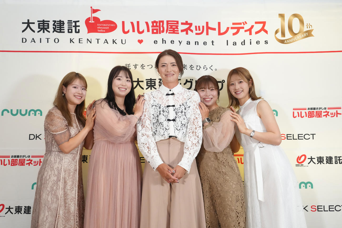 左から吉田鈴、後藤未有、渡辺彩香、佐久間朱莉、都玲華（大会提供）