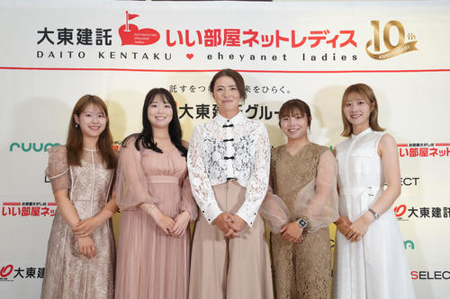 左から吉田鈴、後藤未有、渡辺彩香、佐久間朱莉、都玲華（大会提供）