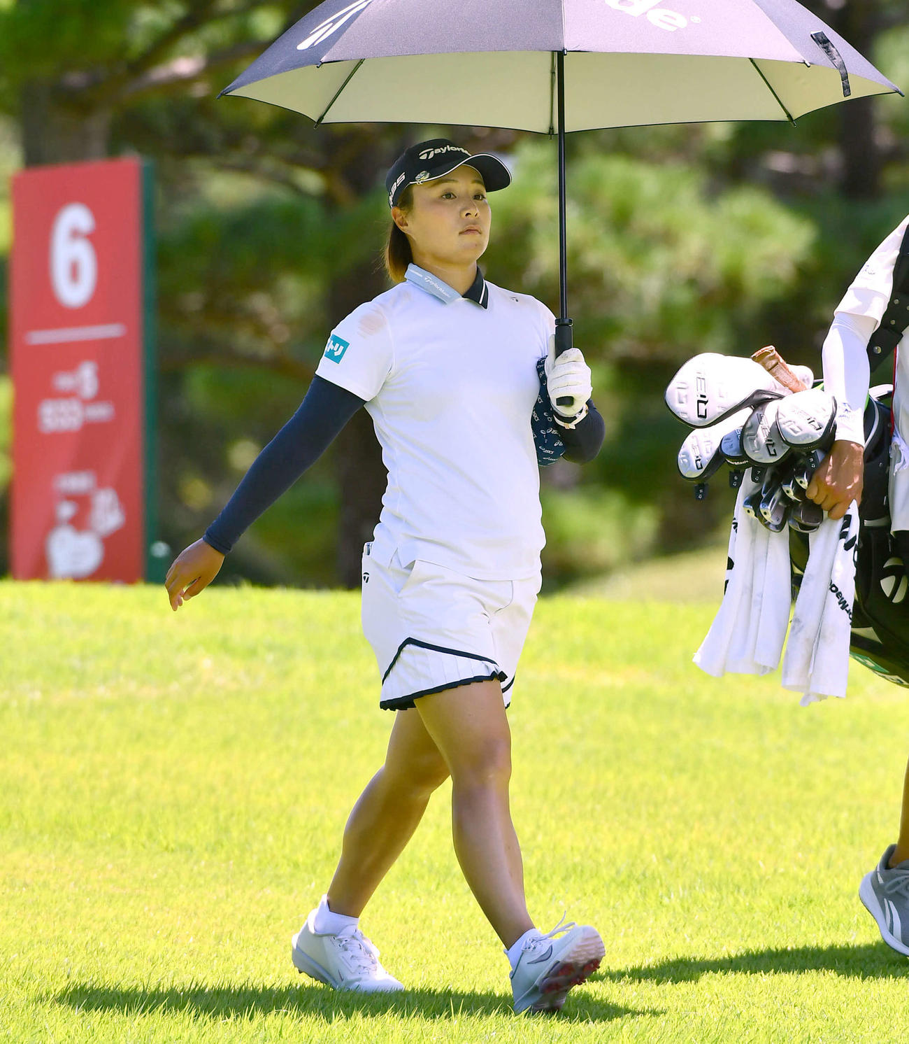 6番、第2打へ向かう永峰咲希（撮影・岩下翔太）