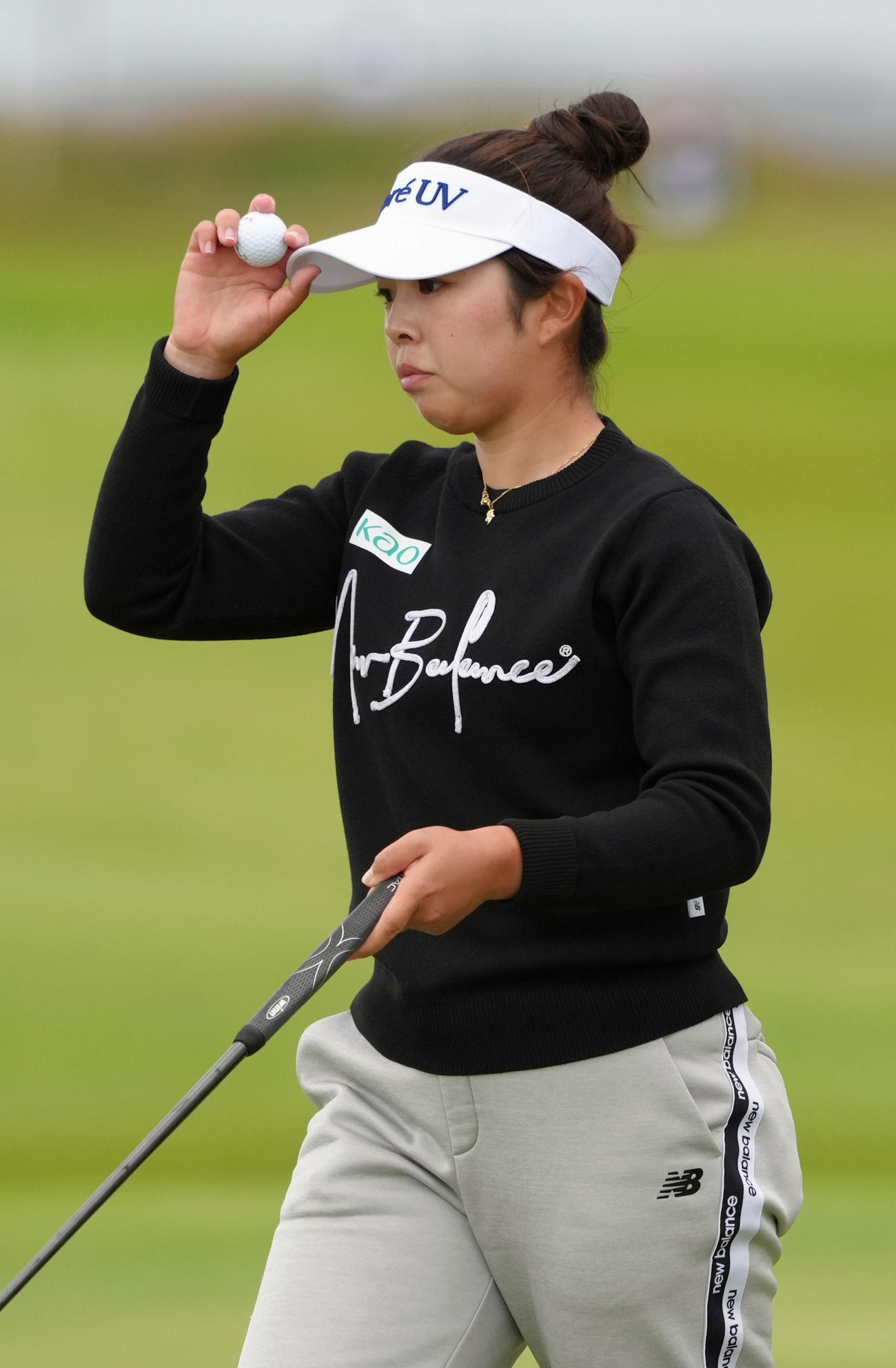 最終ラウンド、ホールアウトする山下美夢有。通算8アンダーで10位（共同）