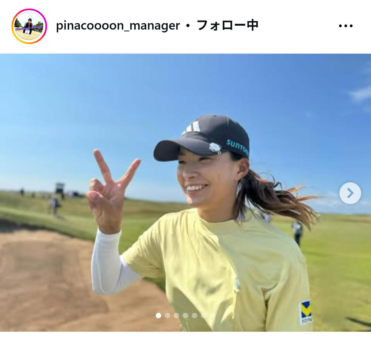 笑顔でVサインする渋野日向子（渋野日向子のマネジャーのインスタグラムから）