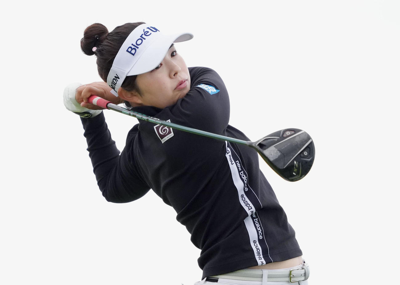 第2ラウンド、3番でティーショットを放つ山下美夢有（共同）