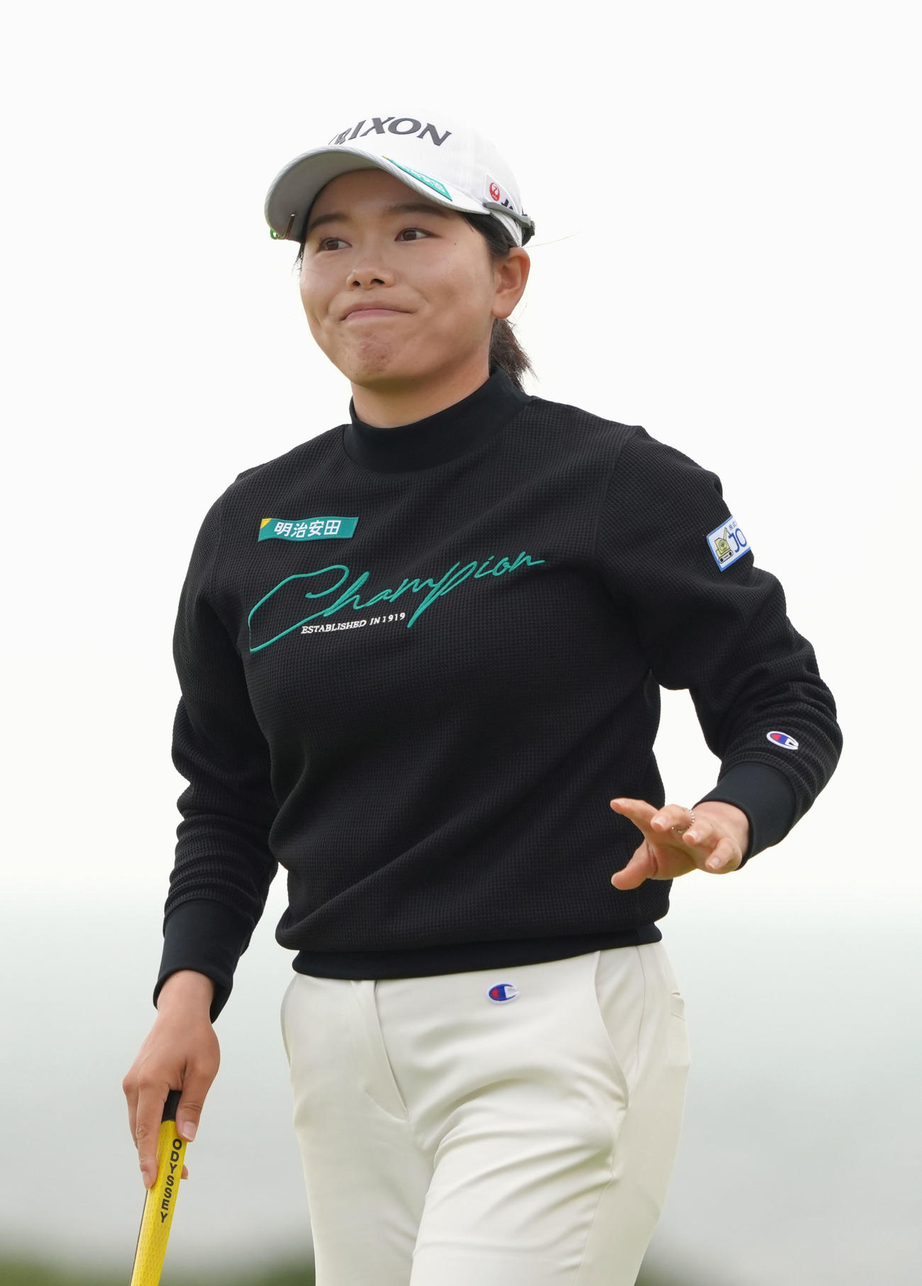 第3ラウンド、18番でパーパットを決め、ホールアウトする勝みなみ。通算6アンダーで4位＝ロイヤルポースコールGC（共同）