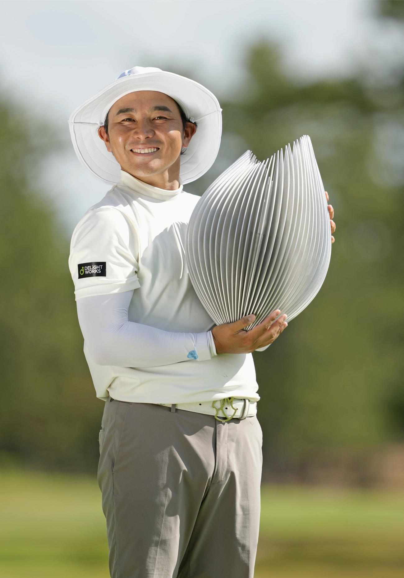 通算24アンダーで優勝した池村寛世（共同）