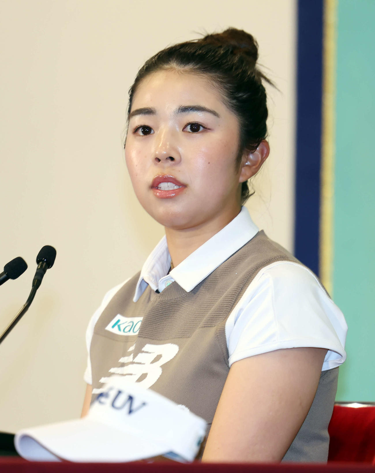 AIG全英女子オープン優勝会見に登壇し、質問に答える山下（撮影・山本朝陽）