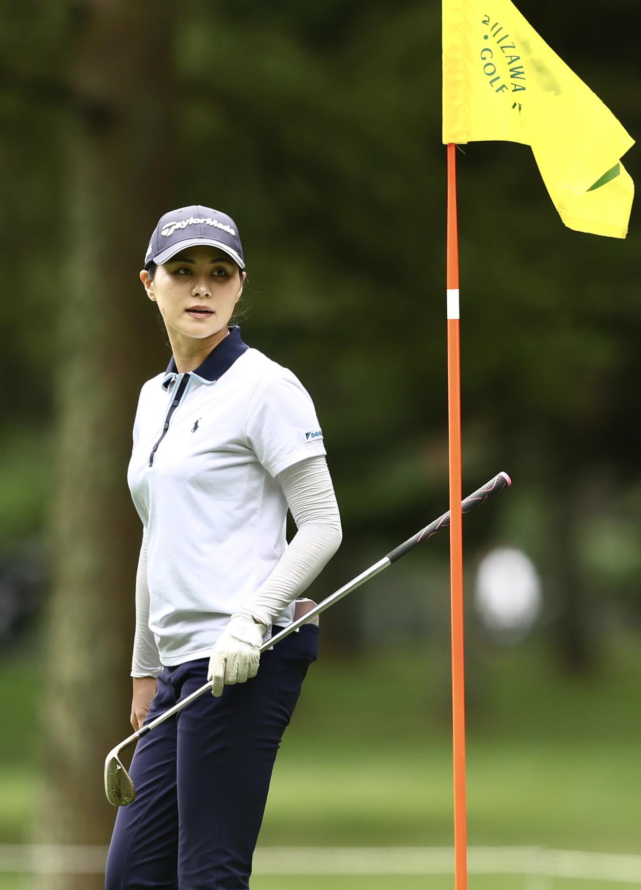 プロアマ戦に臨む新垣（撮影・河田真司）