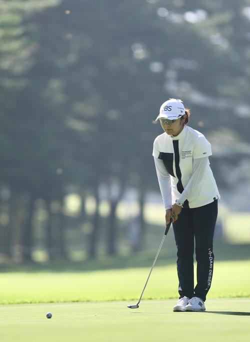 3番、ラインを読む藤田さ（撮影・河田真司）