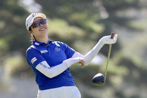 4番、ティーショットを放つ大里（撮影・河田真司）