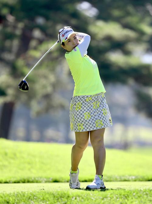 4番、ティーショットを放つ笠（撮影・河田真司）