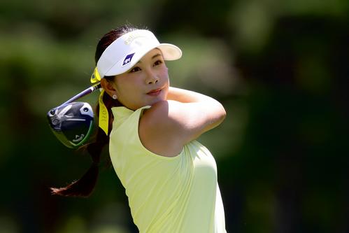 4番、ティーショットを放つ河本（撮影・河田真司）